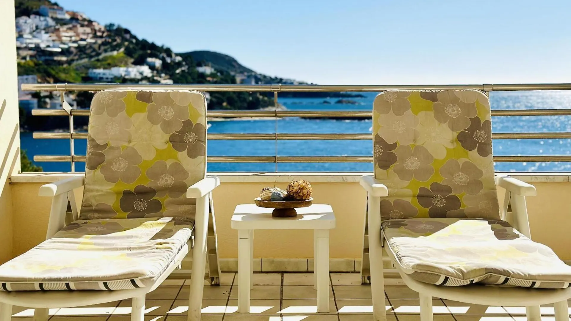 Vacaciones Zona Privilegiada: Frente Al Mar Con Terraza, 2 Hab., Rutas De Senderismo, Canyelles Petites - Es-258-72 Roses